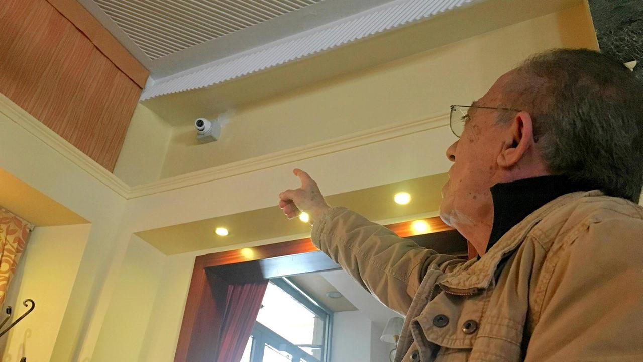 «Solo in balìa dei ladri, ora vendo tutto»: la grande rabbia del titolare del bar Dolly