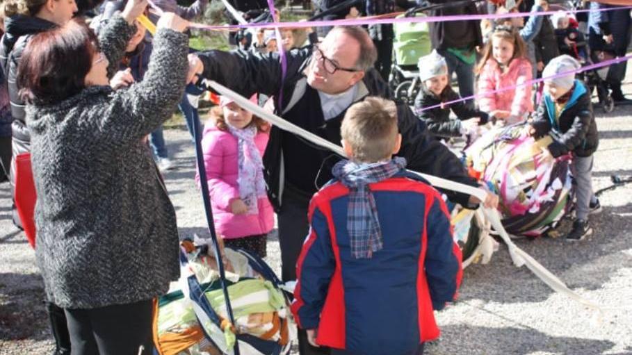 I bambini di Bibbiano "legano" persone e territorio: una performace per Fotografia Europea