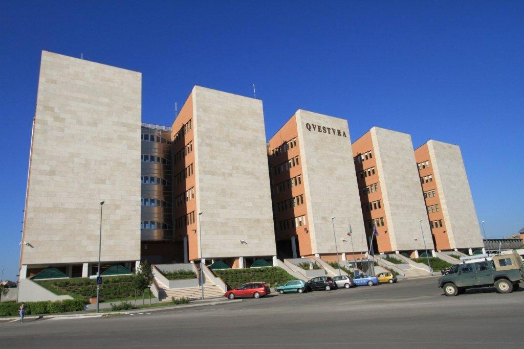Spaccia vicino alle scuole: per lui Daspo urbano. Primo caso in provincia
