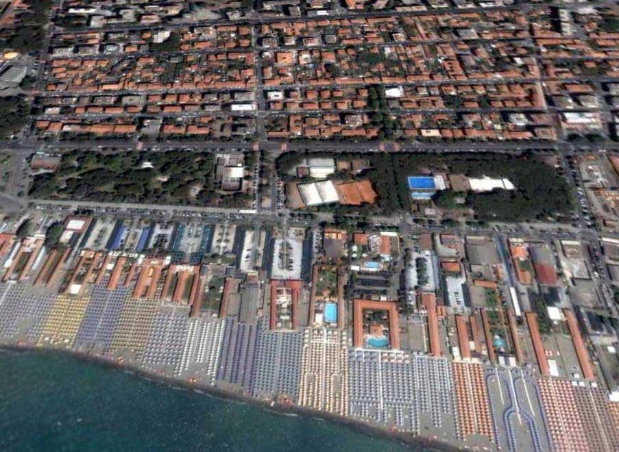Balneari e albergatori compatti «Troppi tir di Grendi sulla costa»