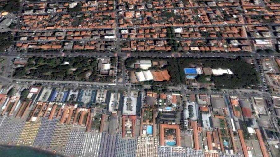 Balneari e albergatori compatti «Troppi tir di Grendi sulla costa»