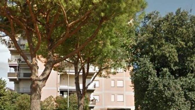 Raid di furti nei garage Portati via scooter e bottiglie
