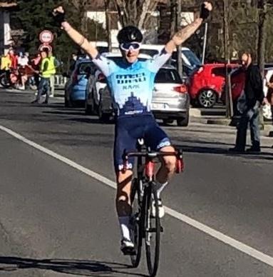 Braccia al cielo per il casalgrandese Cerio tra le valli pavesi la sesta vittoria stagionale