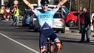 Braccia al cielo per il casalgrandese Cerio tra le valli pavesi la sesta vittoria stagionale