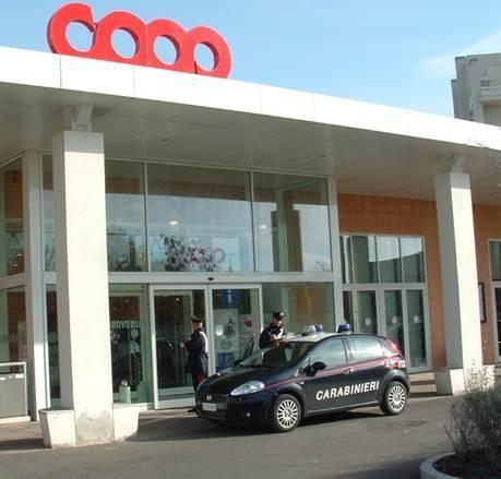 I carabinieri sono intervenuti per il furto alla Coop di Argenta