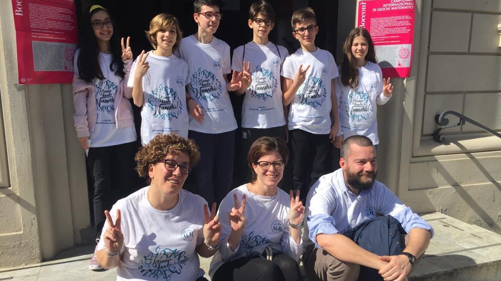 Un gruppo di studenti della media Fermi di Prato
