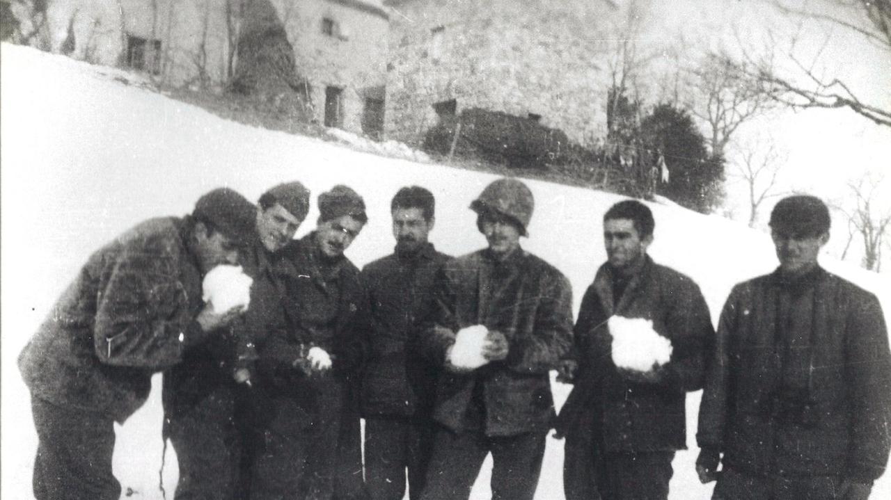 Un gruppo di sminatori