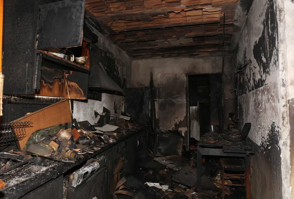La cucina della villa a sant'Antonio di Casalgrande completamente distrutta dalle fiamme