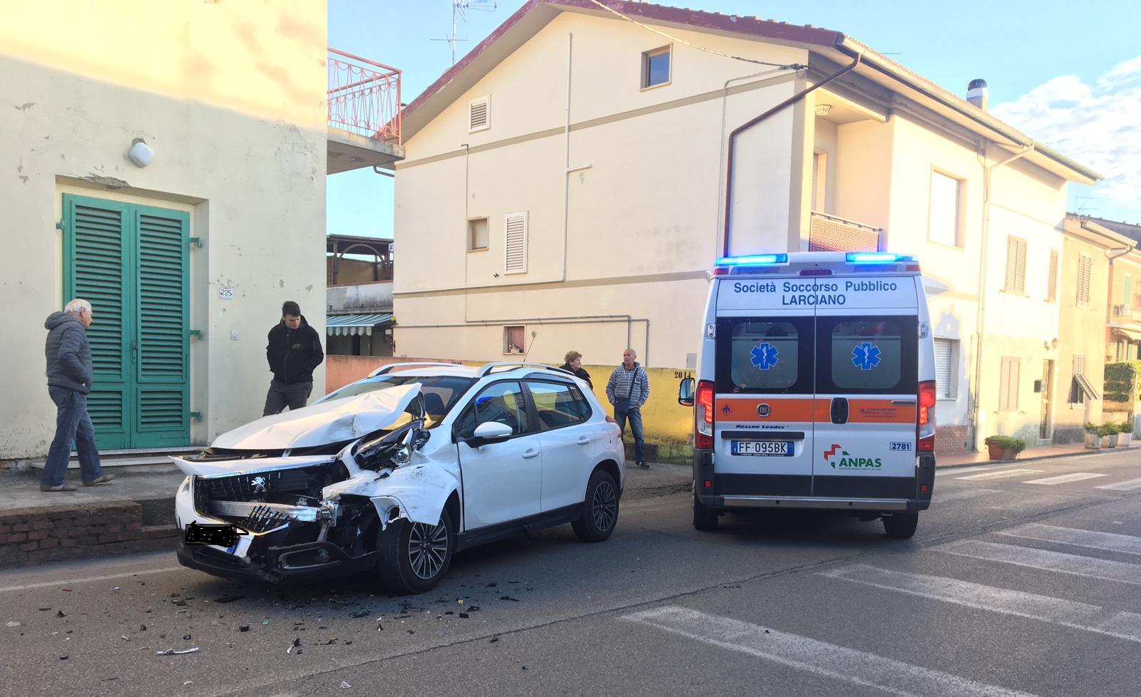 Un'immagine dell'incidente in via Togliatti a Lamporecchio