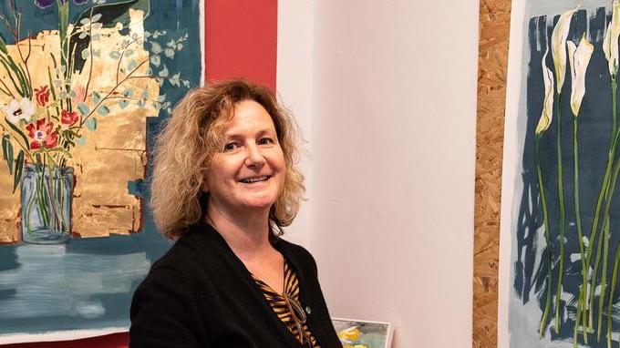 La pittrice Sandra Rigali apre una bottega d’arte in Chiasso Barletti