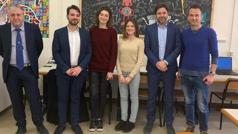 «La politica deve aiutarvi» Il sottosegretario al Cecioni tra i ragazzi di Zero Robotics