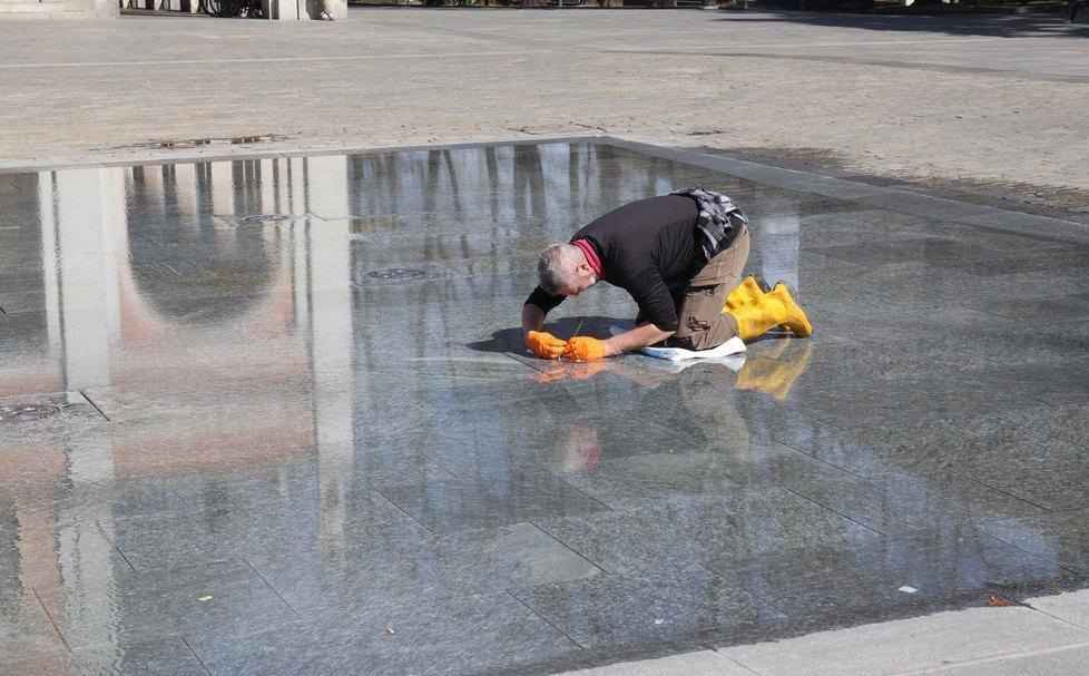 Spenta la fontana del Valli Operai ancora al lavoro