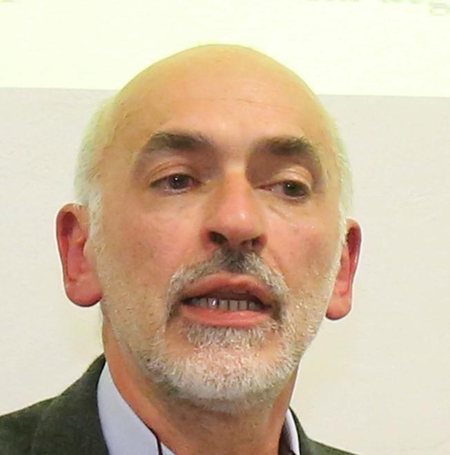 «Aguzzoli è No Vax» Il medico del CoRe querela De Lucia