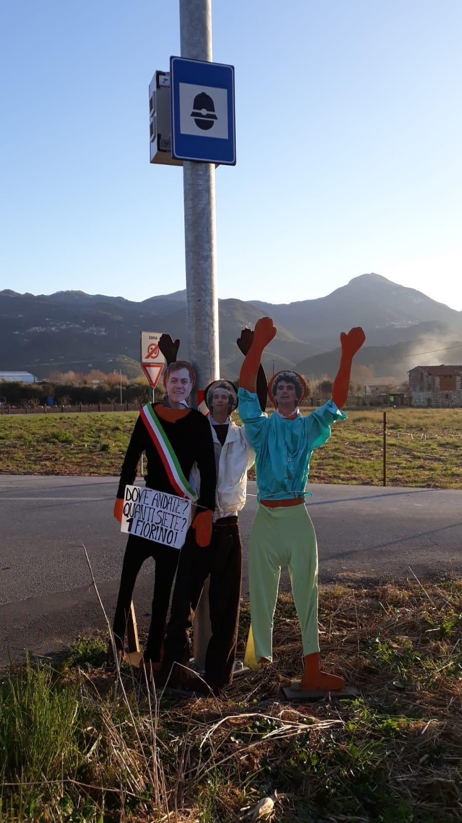La protesta contro l'autovelox: il sindaco diventa un personaggio di Non ci resta che piangere