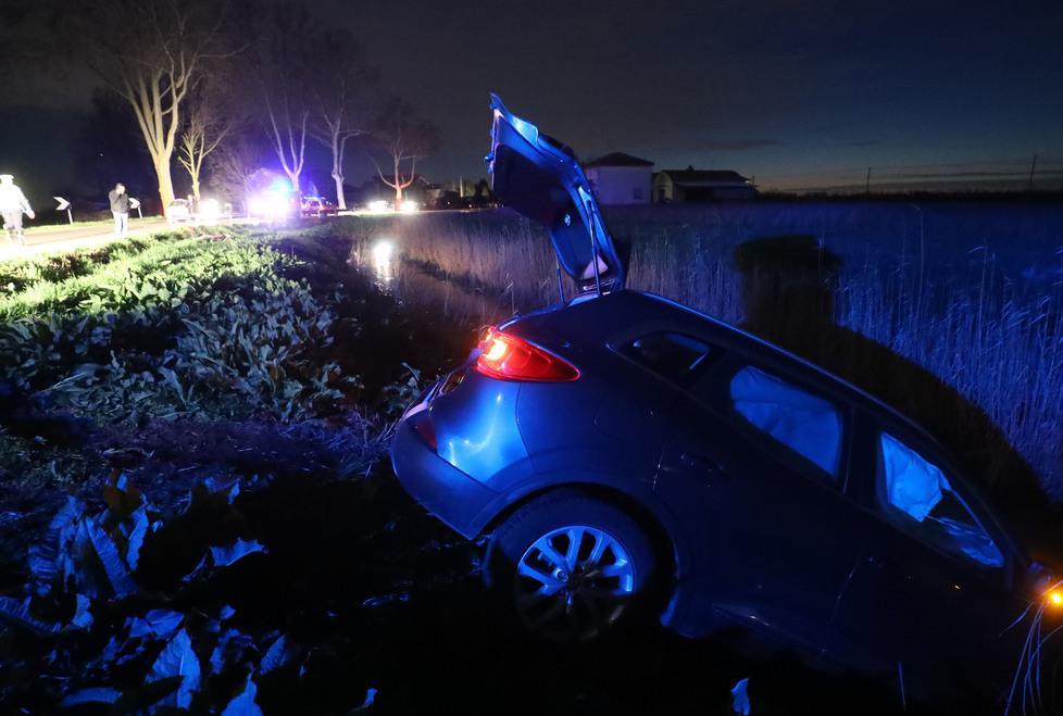 Auto e moto volano fuori strada. Il ragazzino salvato dal casco 