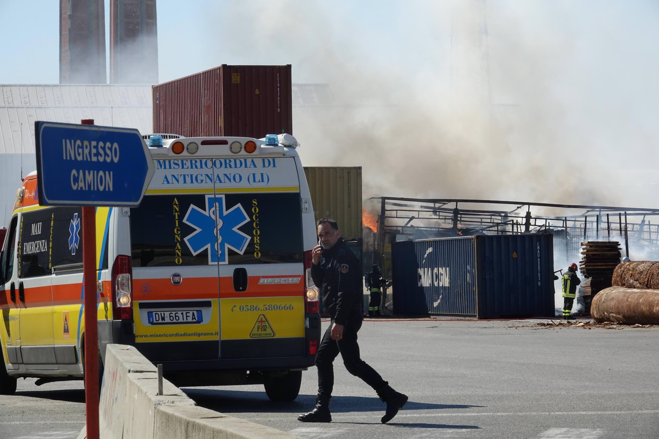 Le fiamme alla Mariter in via delle Cateratte