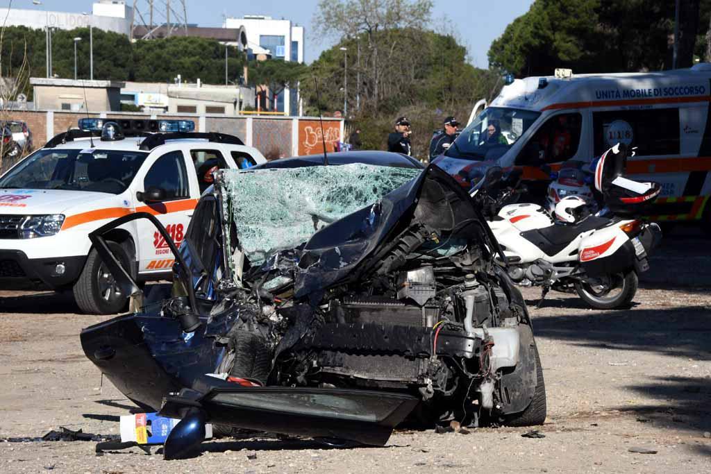 Scontro sulla Dorsale, è morta la 56enne finita contro un tir