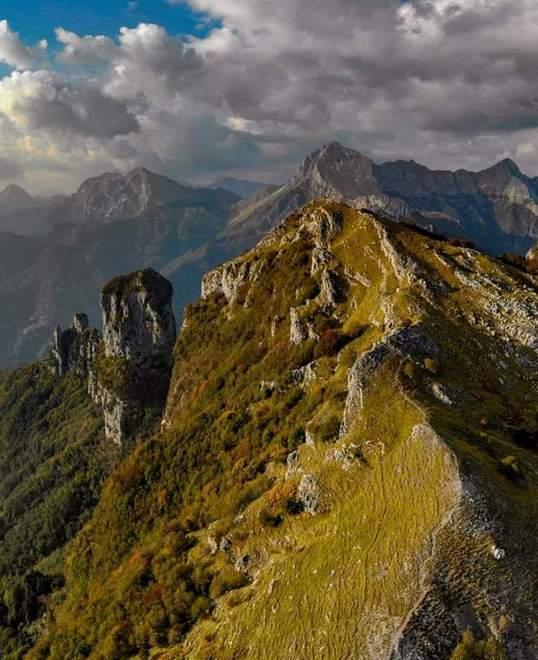 Gli imprenditori del marmo «Le cave non deturperanno il Monte Procinto»