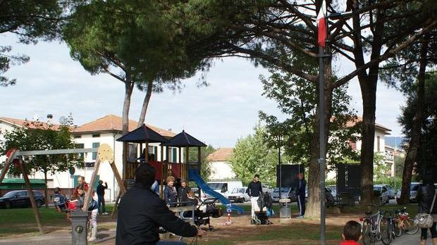Nuova pavimentazione e rampa per disabili al parco di piazza Orsi