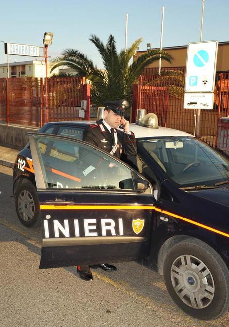 Ladro sorpreso in una casa riesce a fuggire dal balcone