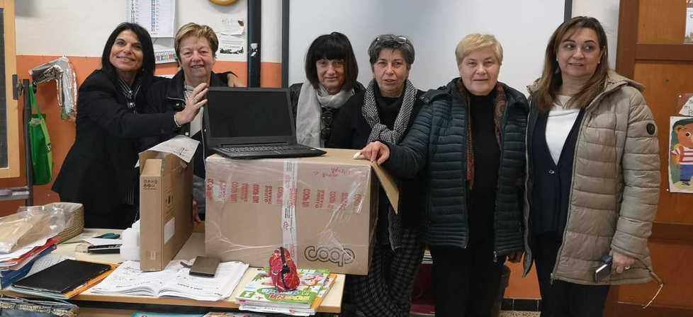 La sezione soci Coop dona cinque computer alla scuola “Amici” 
