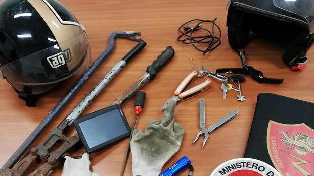 Raid nei garage Coppia sorpresa dai carabinieri