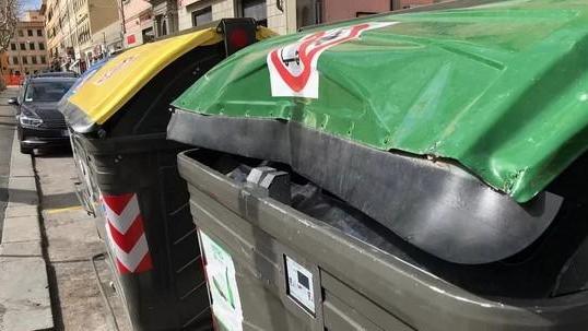Danneggiati alcuni cassonetti