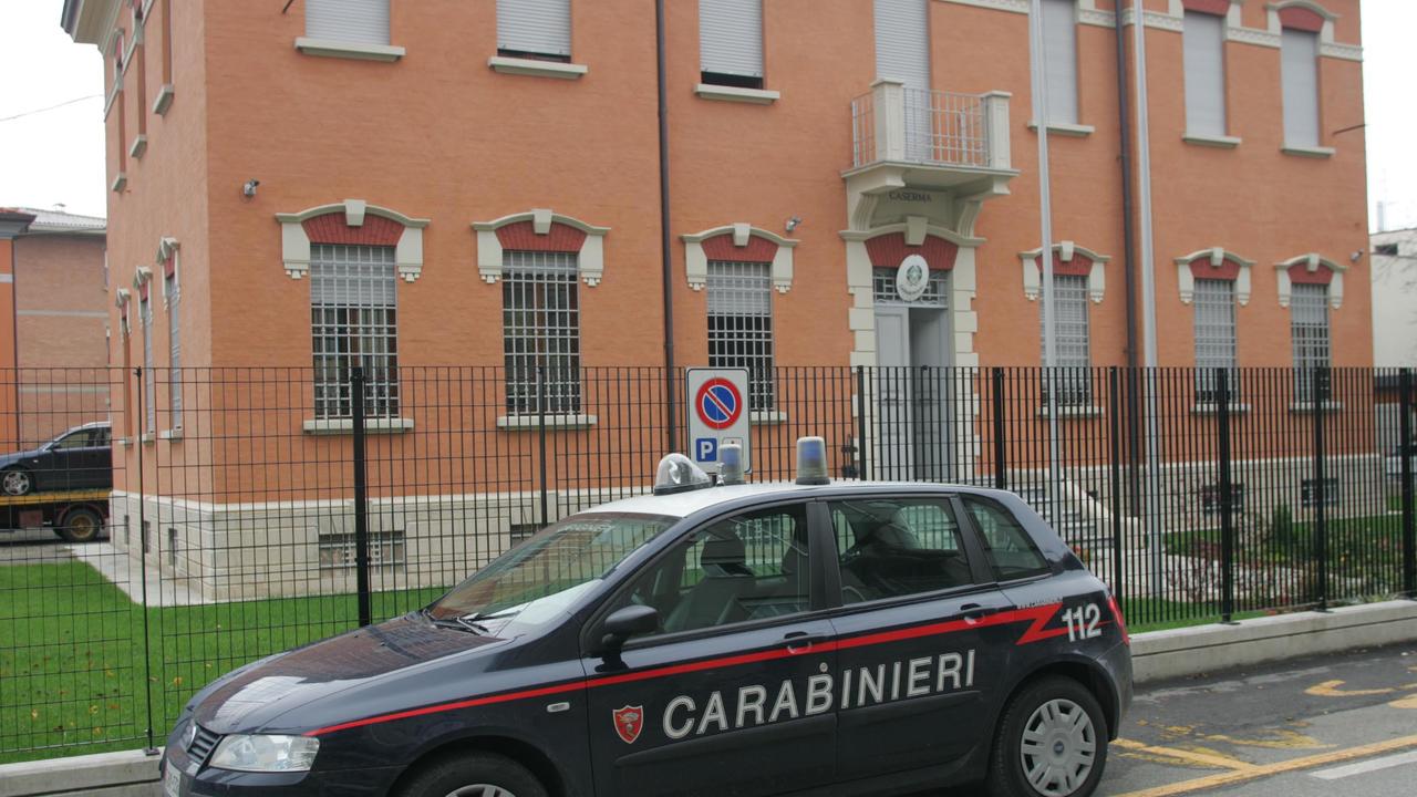 Spaccata e furto fallito al bar Canali