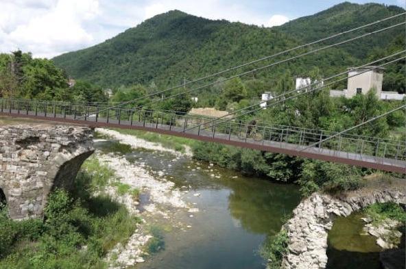 Un rendering di un ponte della futura Ciclovia del sole