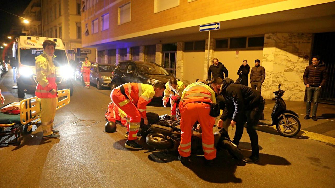 I soccorsi di Svs e Misericordia di Livorno (foto Marzi/Pentafoto)