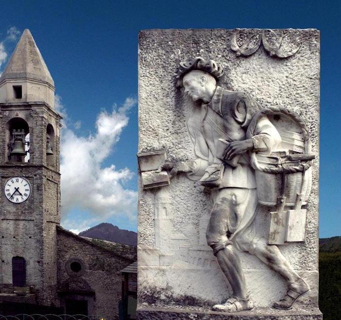 Il monumento ai librai erranti restaurato grazie al 5 per mille