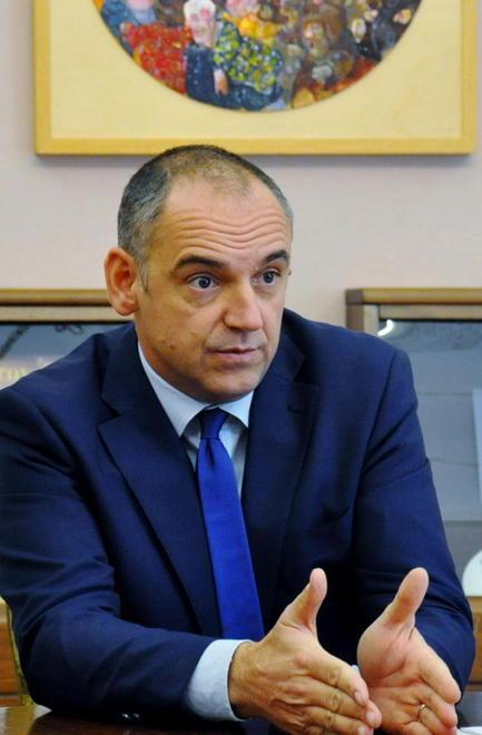 Tensione in consiglio protesta del comitato contro il raddoppio Ma passa il progetto 