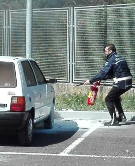 Auto a fuoco sulla statale