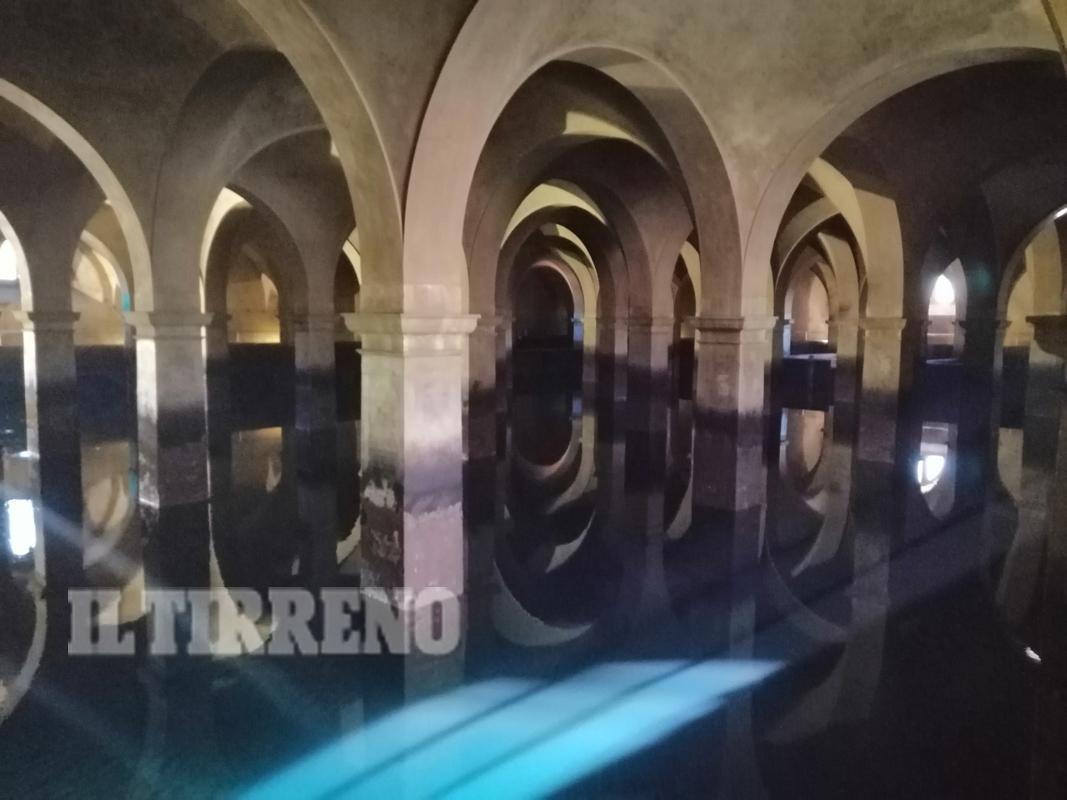 Porte aperte sulla magia dell’antico Cisternone tra acqua e giochi di luce: il video esclusivo