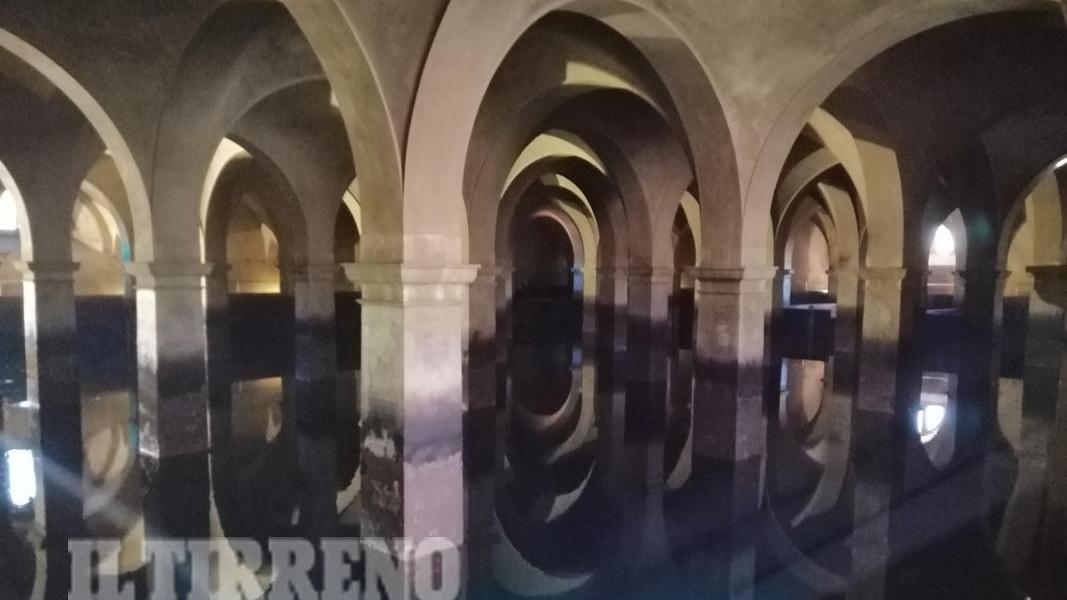 Porte aperte sulla magia dell’antico Cisternone tra acqua e giochi di luce: il video esclusivo