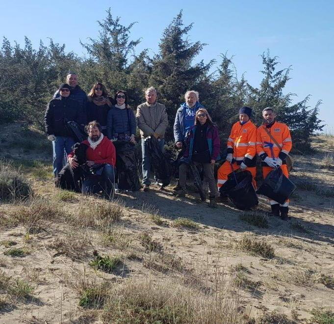 Amici delle dune in azione Pulizia, tutela e passeggiate