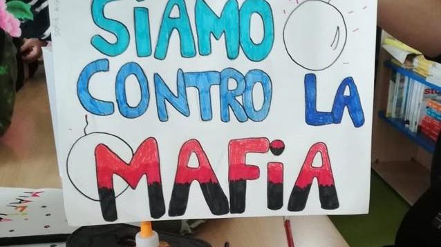 L’antimafia dei ragazzi Cartelloni e disegni per imparare la legalità