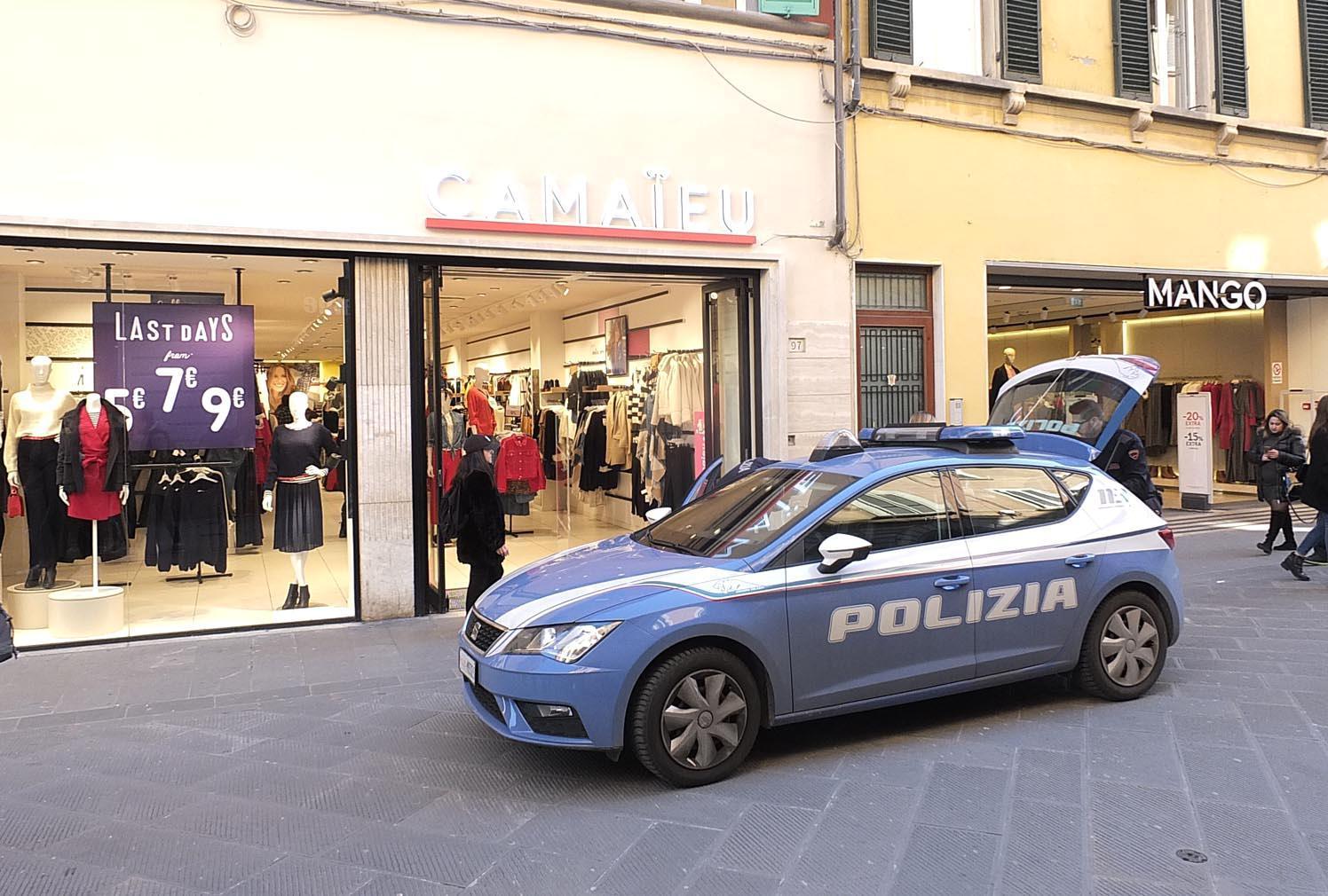 Una volante della polizia
