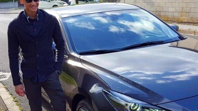 Salvatore Cipolletti accanto alla sua nuova macchina