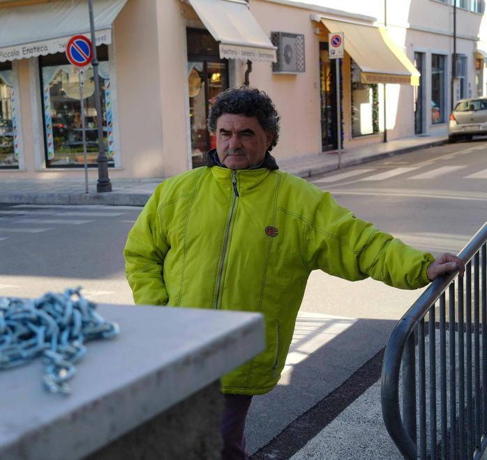 Dovrà pagare oltre 2.500 euro per vendita abusiva di 35 pesche 