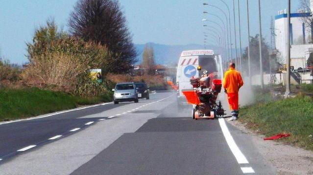 Strisce nuove sulle strade della zona industriale