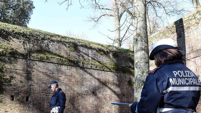 Bimbo caduto dalle Mura Ora l’inchiesta fa un passo indietro