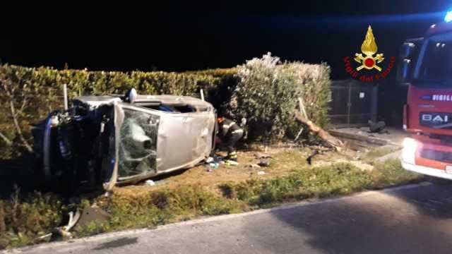 Auto finisce fuori strada: ferita una bambina di due anni e mezzo