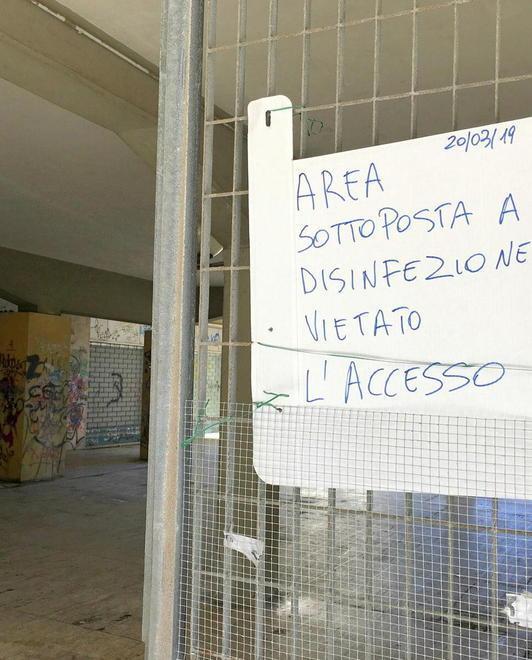 Ripulito il rifugio dei senzatetto Coin mette un’altra recinzione 