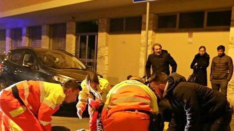Quattro feriti nello scontro fra una moto e uno scooter