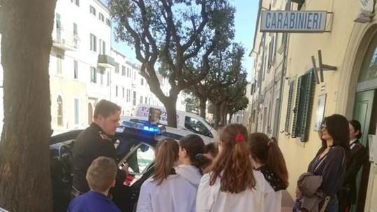 Gli studenti di Castellina in visita dai carabinieri