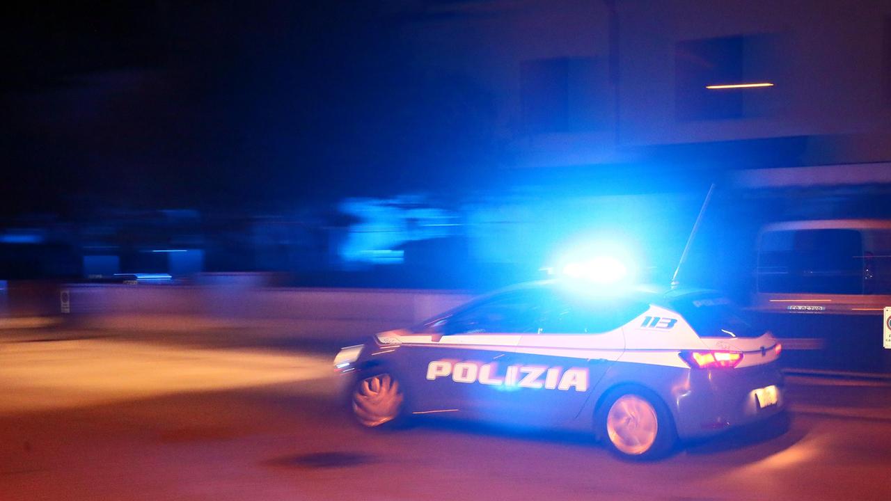 Blocca il ladro di biciclette: colpita con uno schiaffo