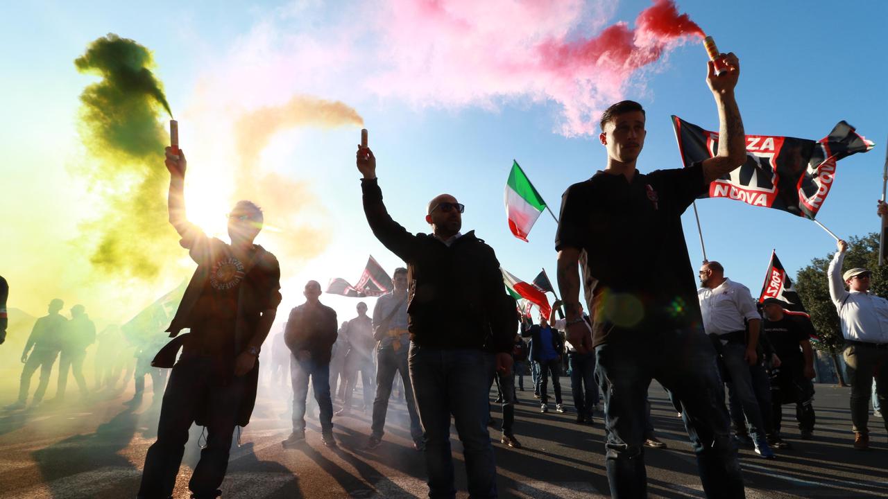 Teste rasate e indisciplinati a favore delle leggi razziali: l'identikit della destra 4.0