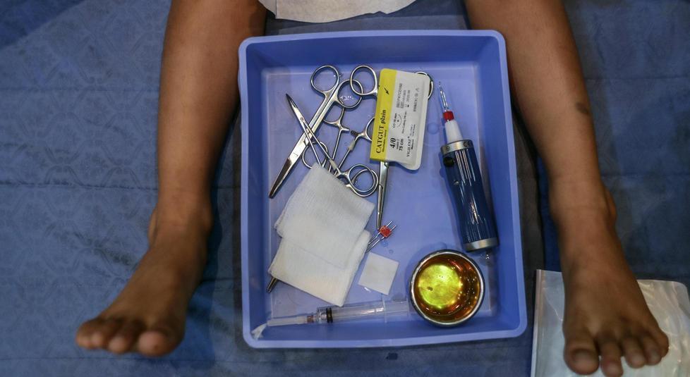 Neonato morto dopo la circoncisione in casa, a Reggio Emilia un altro caso pochi mesi fa 