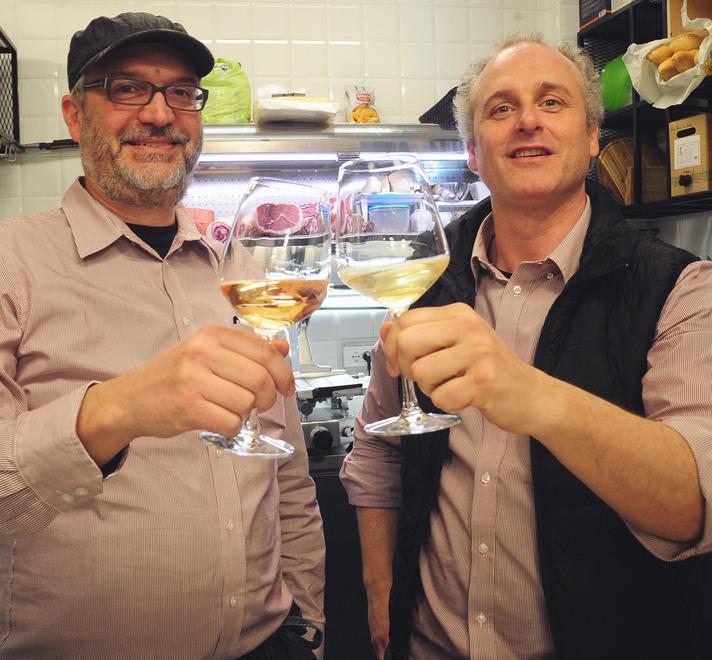 Mercato Albinelli “Sa ghè”: tra delizie e vini naturali dove si porta in tavola quel che c’è 